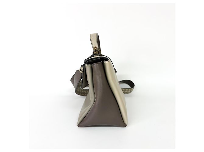 Bottega Veneta Piazza Top Handle Leather with Intrecciato Detail Medium Castaño - vista 3