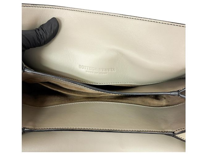 Bottega Veneta Piazza Top Handle Leather with Intrecciato Detail Medium Castaño - vista 6
