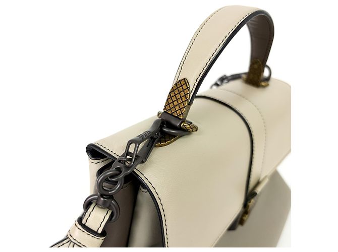 Bottega Veneta Piazza Top Handle Leather with Intrecciato Detail Medium Castaño - vista 7