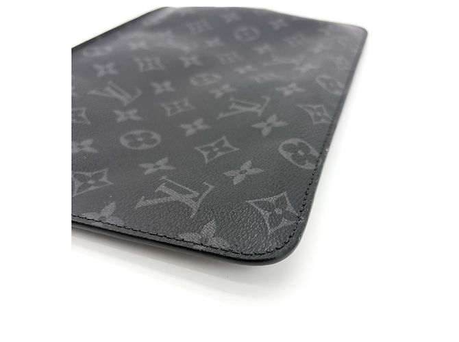 Louis Vuitton Pochette Voyage Monogram Eclipse Canvas MM Noir - vue 7