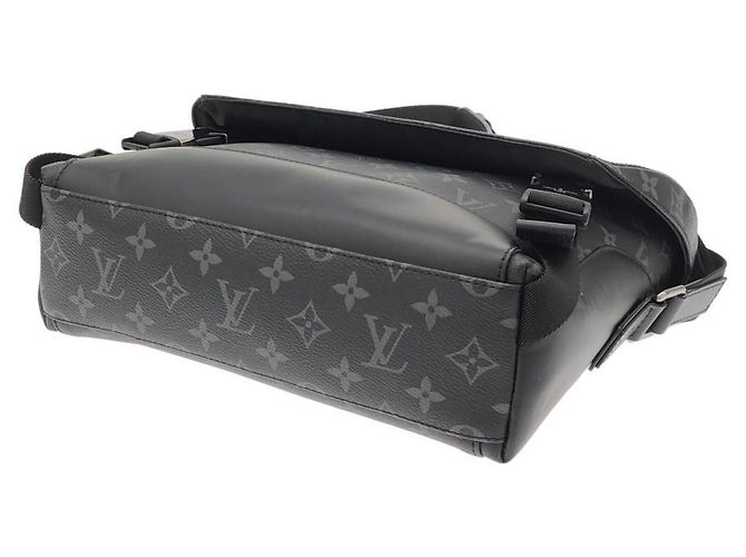 Sac à bandoulière Louis Vuitton Monogram Eclipse Messenger Voyage PM Noir - vue 3