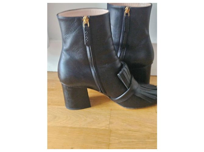 Botines Gucci GG Marmont de piel negra con flecos Negro - vista 2