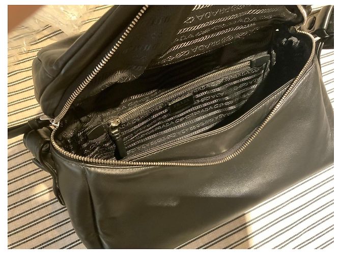 Prada Signaux Tasche aus gestepptem Nappaleder Schwarz - Ansicht 11