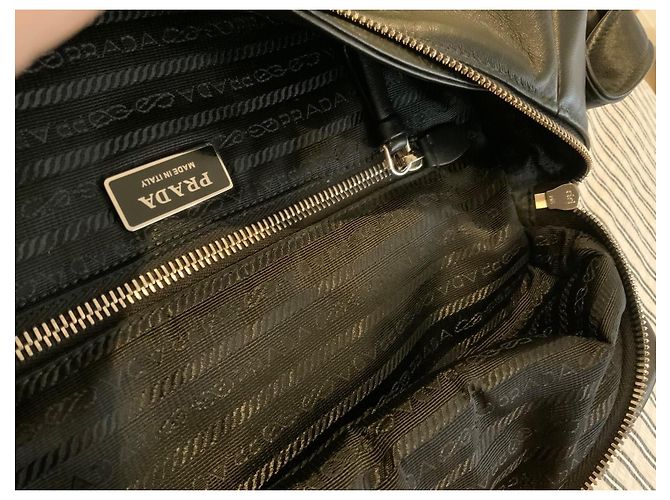 Prada Signaux Tasche aus gestepptem Nappaleder Schwarz - Ansicht 18