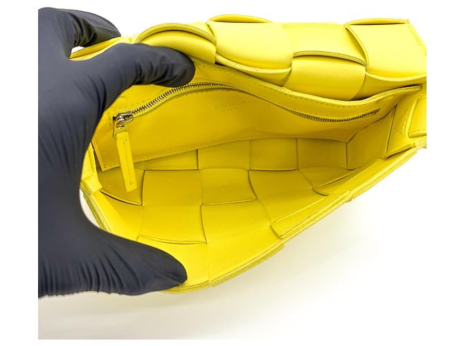 Bottega Veneta Cassette Maxi Intrecciato Leather Small Giallo - vista 5