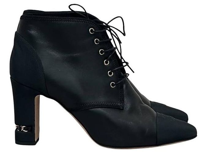 CHANEL Black Leather Chain Ankle Boots – EU 41 Pre-owned - view 2