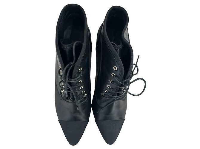 CHANEL Black Leather Chain Ankle Boots – EU 41 Pre-owned - view 5