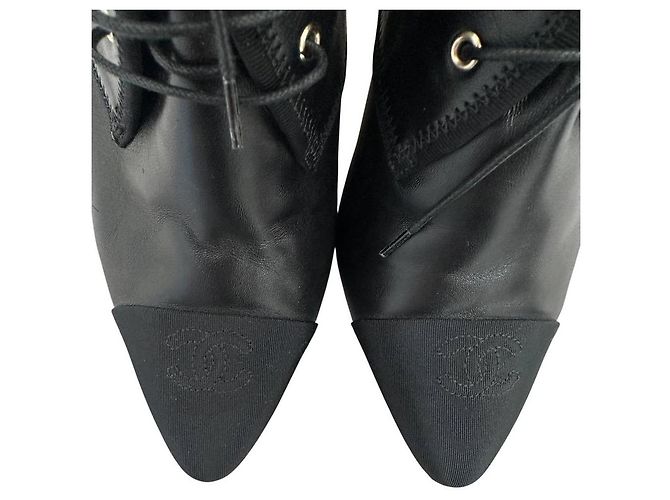 CHANEL Black Leather Chain Ankle Boots – EU 41 Pre-owned - view 7