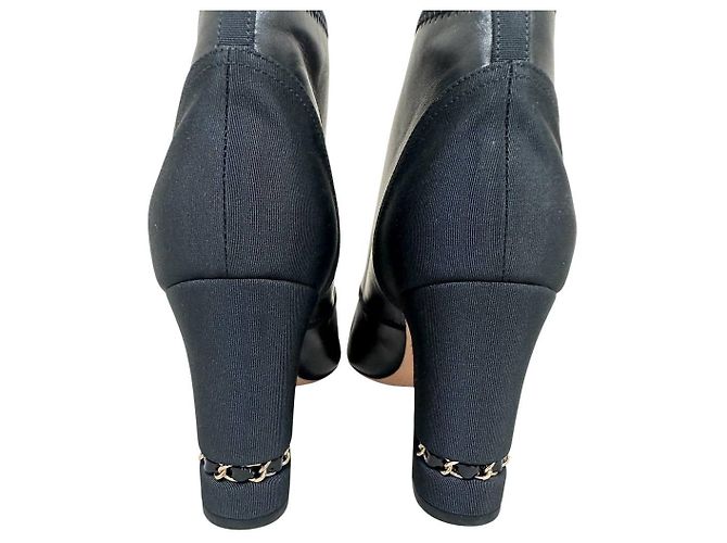 CHANEL Black Leather Chain Ankle Boots – EU 41 Pre-owned - view 8