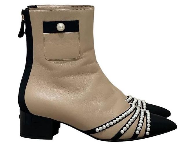 Stivaletti Chanel CC con punta e perle Sz.38.5 usati - vista 2