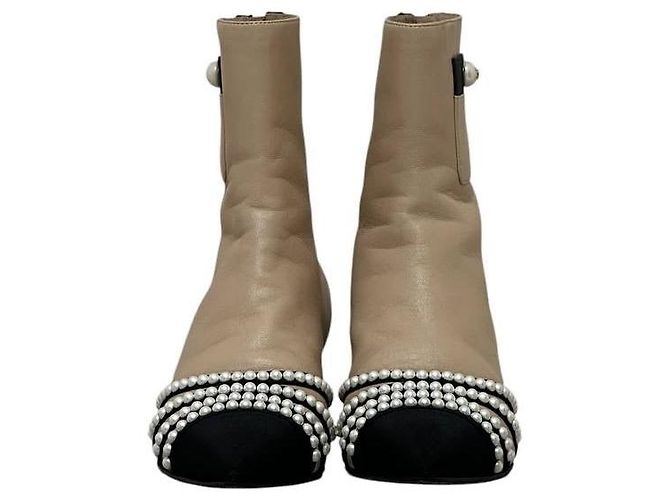 Stivaletti Chanel CC con punta e perle Sz.38.5 usati - vista 4