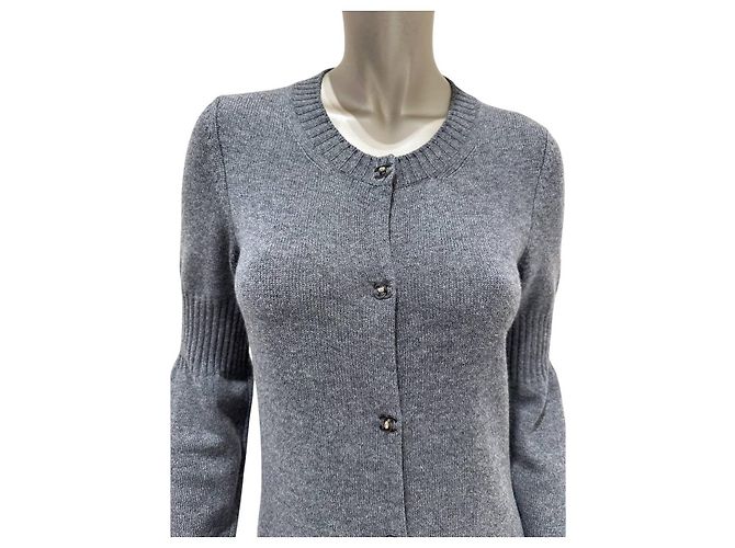 Chanel 100% Kaschmir Grauer Langer Cardigan mit CC-Verschluss Gr. 38 Gebraucht - Ansicht 2