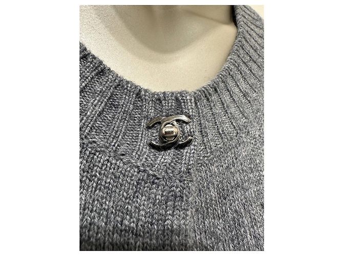 Chanel 100% Kaschmir Grauer Langer Cardigan mit CC-Verschluss Gr. 38 Gebraucht - Ansicht 4