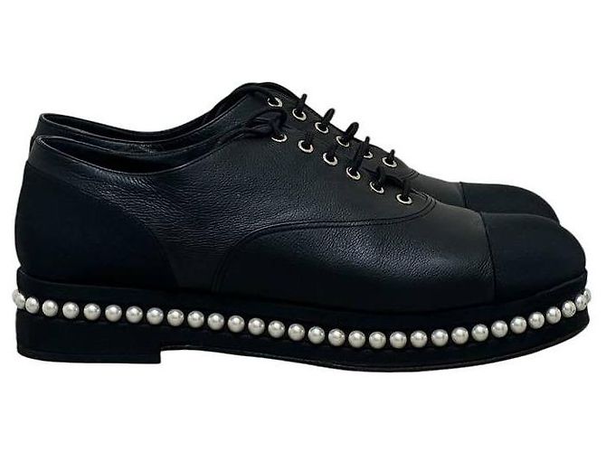 Sneakers platform Chanel 2017 in pelle nera e perle Sz.41 usate - vista 2