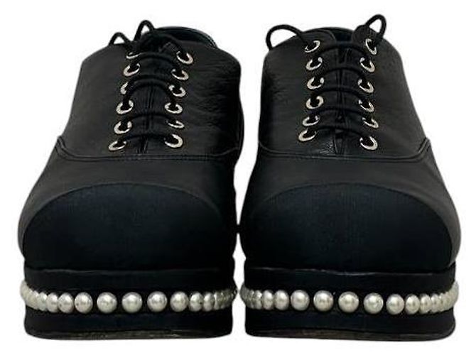 Sneakers platform Chanel 2017 in pelle nera e perle Sz.41 usate - vista 7