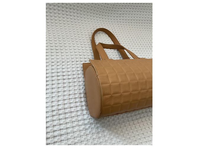 Bowling Borsa Polochon Chanel Choco Bar in pelle matelassé Cammello - vista 10