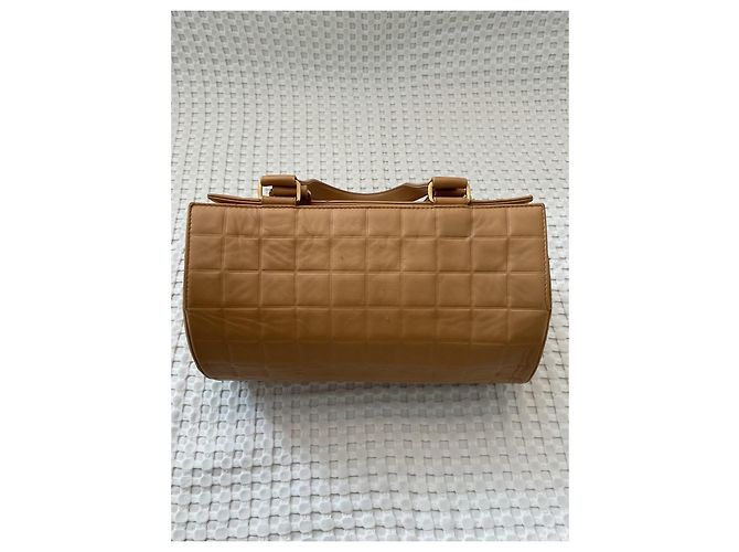Bowling Borsa Polochon Chanel Choco Bar in pelle matelassé Cammello - vista 11