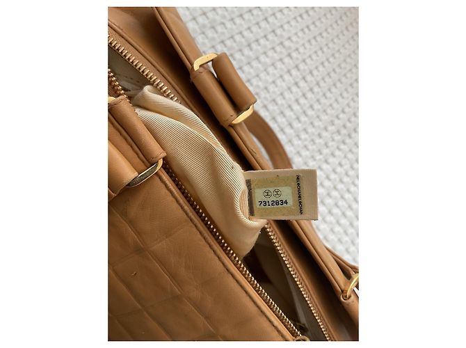 Bowling Borsa Polochon Chanel Choco Bar in pelle matelassé Cammello - vista 15