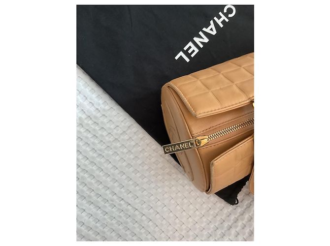 Bowling Borsa Polochon Chanel Choco Bar in pelle matelassé Cammello - vista 18