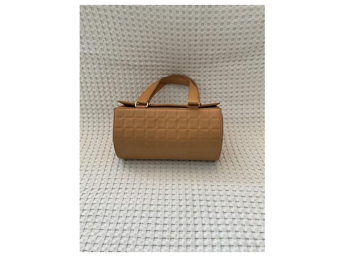 Bowling Borsa Polochon Chanel Choco Bar in pelle matelassé Cammello - vista 2