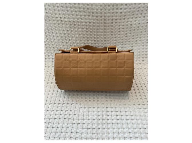 Bowling Borsa Polochon Chanel Choco Bar in pelle matelassé Cammello - vista 3