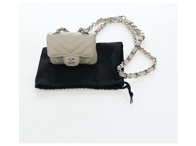 Borsa CHANEL Classic Mini Chain Bag V-stitch in pelle d'agnello Beige Argento CC Auth bs36939M - vista 12