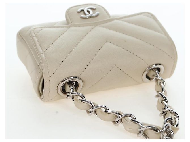 Borsa CHANEL Classic Mini Chain Bag V-stitch in pelle d'agnello Beige Argento CC Auth bs36939M - vista 14