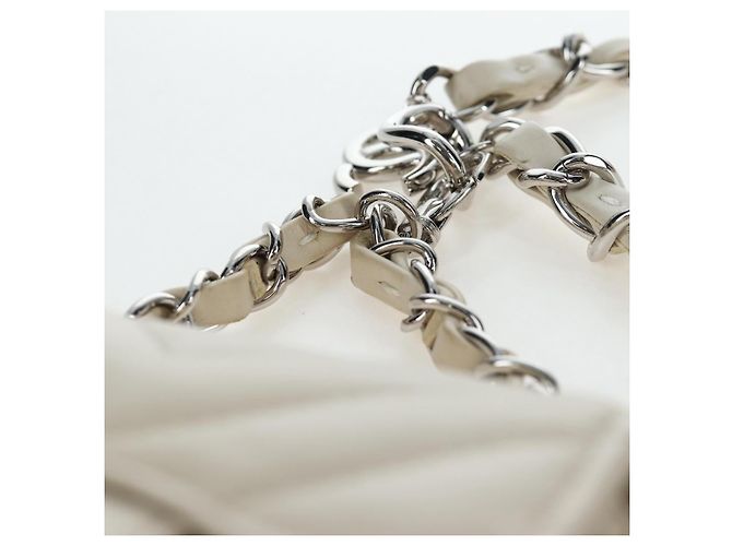 Borsa CHANEL Classic Mini Chain Bag V-stitch in pelle d'agnello Beige Argento CC Auth bs36939M - vista 15