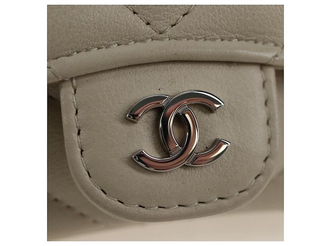 Borsa CHANEL Classic Mini Chain Bag V-stitch in pelle d'agnello Beige Argento CC Auth bs36939M - vista 21
