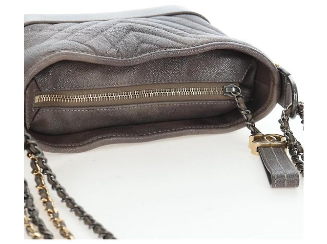 Borsa a tracolla CHANEL Chain Gabriel De V Stitch in pelle caviar grigia CC Auth 203252V Marrone - vista 6