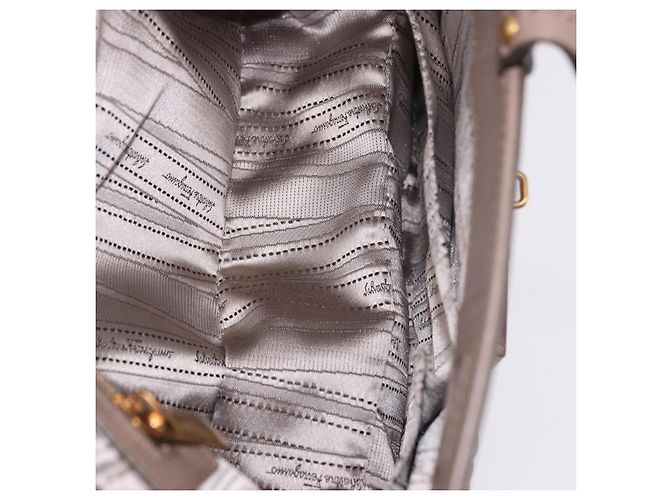 Borsa a tracolla Salvatore Ferragamo Gancini in pelle marrone e oro Auth 202452A D'oro - vista 11