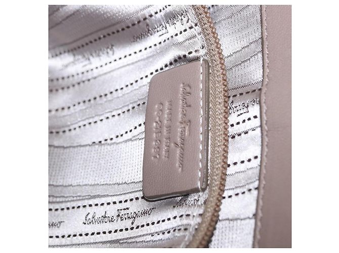 Borsa a tracolla Salvatore Ferragamo Gancini in pelle marrone e oro Auth 202452A D'oro - vista 12
