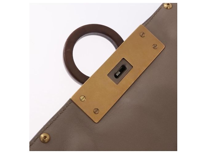 Borsa a tracolla Salvatore Ferragamo Gancini in pelle marrone e oro Auth 202452A D'oro - vista 19