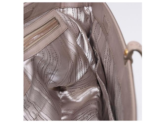 Borsa a tracolla Salvatore Ferragamo Gancini in pelle marrone e oro Auth 202452A D'oro - vista 22