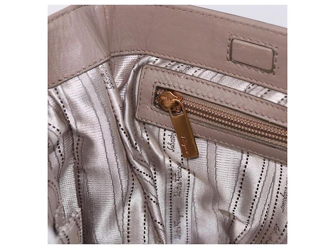 Borsa a tracolla Salvatore Ferragamo Gancini in pelle marrone e oro Auth 202452A D'oro - vista 24