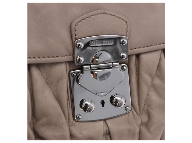 Borsa a tracolla Miu Miu Matelassé con catena in pelle Beige Silver Auth ka6124M Argento - vista 22