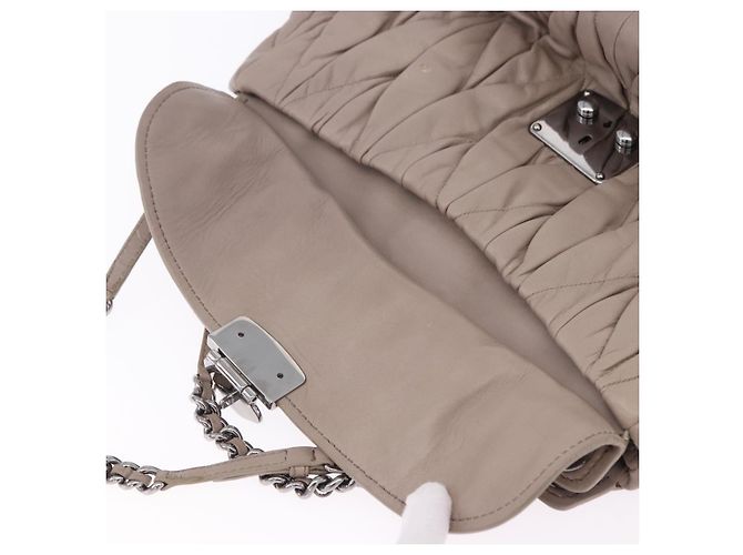 Borsa a tracolla Miu Miu Matelassé con catena in pelle Beige Silver Auth ka6124M Argento - vista 29