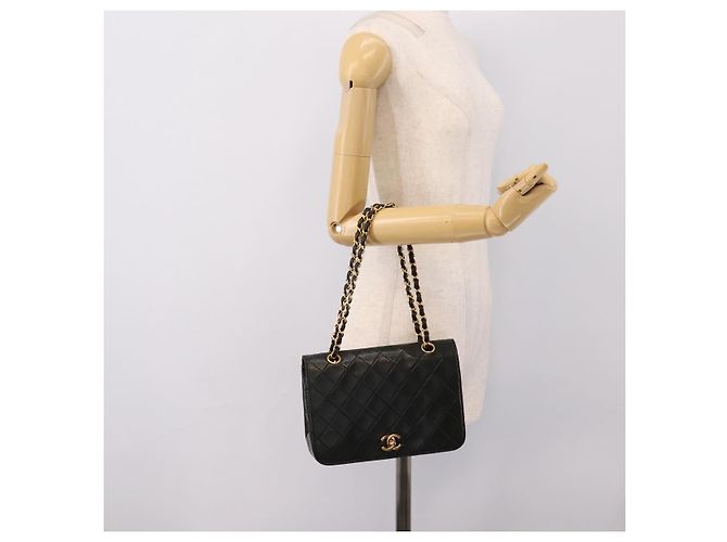 Borsa a tracolla CHANEL Matelasse con catena in pelle d'agnello nera e oro CC Auth 202897V Nero D'oro - vista 24