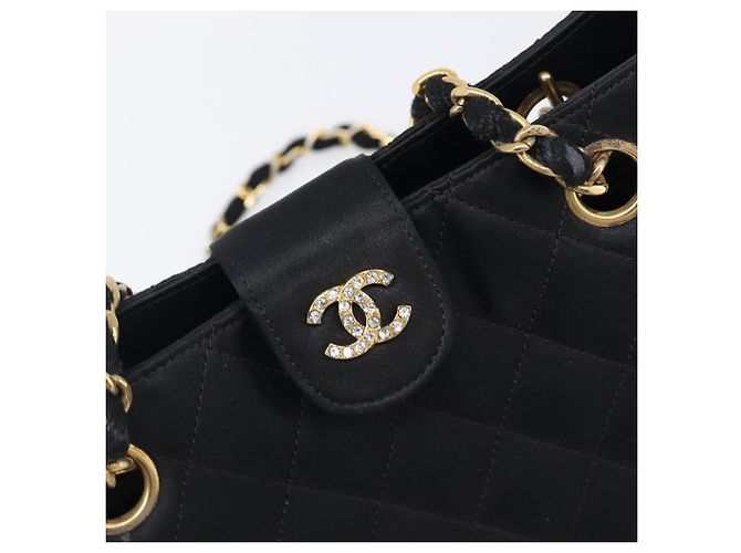 Borsa a tracolla CHANEL Matelasse con catena in raso nero con CC dorato Auth 200529V D'oro - vista 19