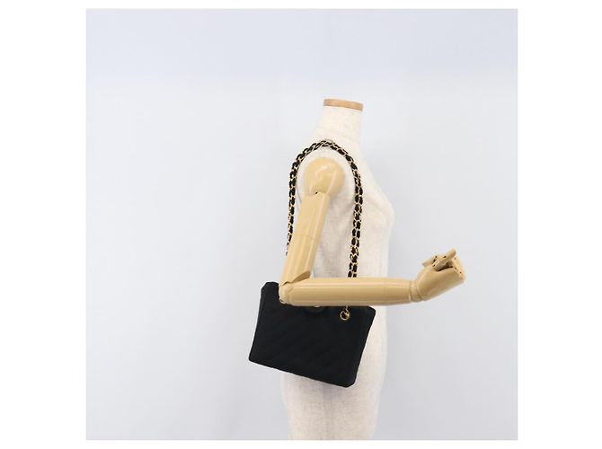 Borsa a tracolla CHANEL Matelasse con catena in raso nero con CC dorato Auth 200529V D'oro - vista 26