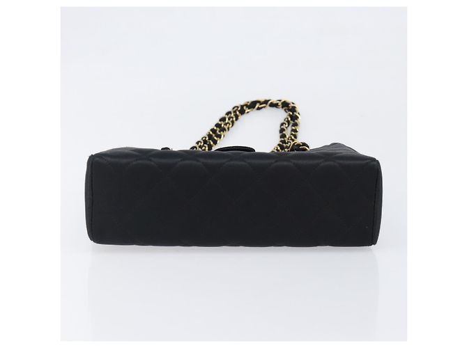 Borsa a tracolla CHANEL Matelasse con catena in raso nero con CC dorato Auth 200529V D'oro - vista 5