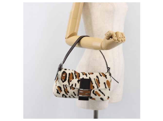 Borsa a tracolla FENDI Mamma Baguette in pelle Harako Beige Silver Auth 202898SAM Argento - vista 28