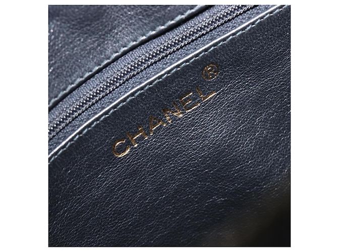 Borsa a tracolla CHANEL Matelasse con catena in pelle d'agnello nera e oro CC Auth 200959V Nero D'oro - vista 19