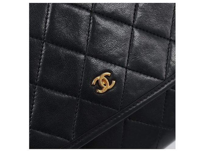 Borsa a tracolla CHANEL Matelasse con catena in pelle d'agnello nera e oro CC Auth 200579V Nero D'oro - vista 17