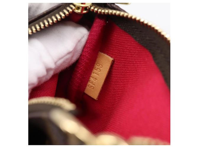 LOUIS VUITTON Vivienne Mini Pochette Accessoires Edition M68490 LV Auth 203323M Monograma - vista 11