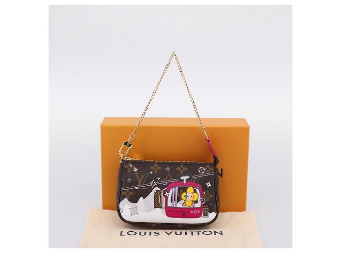 LOUIS VUITTON Vivienne Mini Pochette Accessoires Edition M68490 LV Auth 203323M Monograma - vista 12