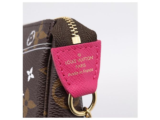 LOUIS VUITTON Vivienne Mini Pochette Accessoires Edition M68490 LV Auth 203323M Monograma - vista 18