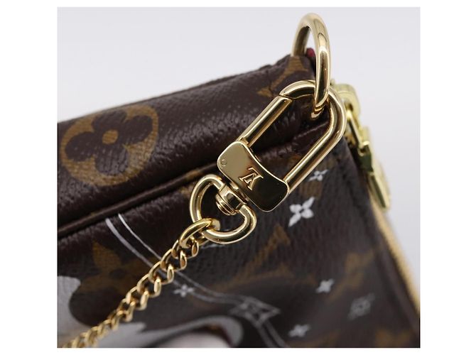 LOUIS VUITTON Vivienne Mini Pochette Accessoires Edition M68490 LV Auth 203323M Monograma - vista 19