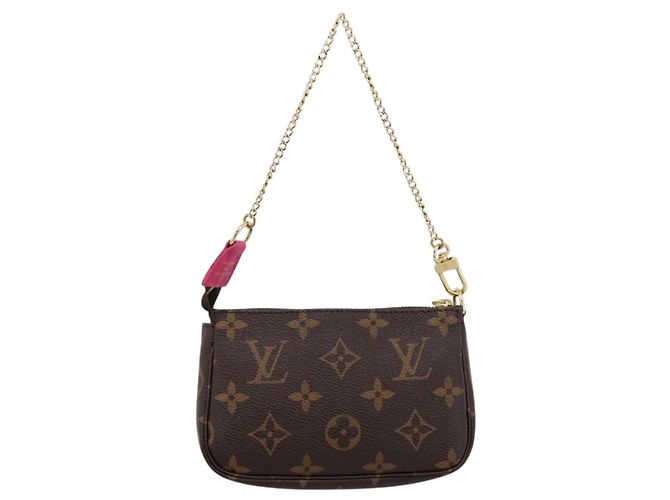 LOUIS VUITTON Vivienne Mini Pochette Accessoires Edition M68490 LV Auth 203323M Monograma - vista 2