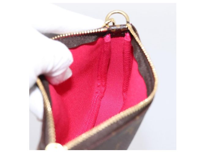 LOUIS VUITTON Vivienne Mini Pochette Accessoires Edition M68490 LV Auth 203323M Monograma - vista 21